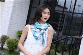 真絲圍巾怎么系？