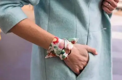 圍巾絲巾的用處&mdash;&mdash;真絲圍巾，真絲絲巾，圍巾品牌